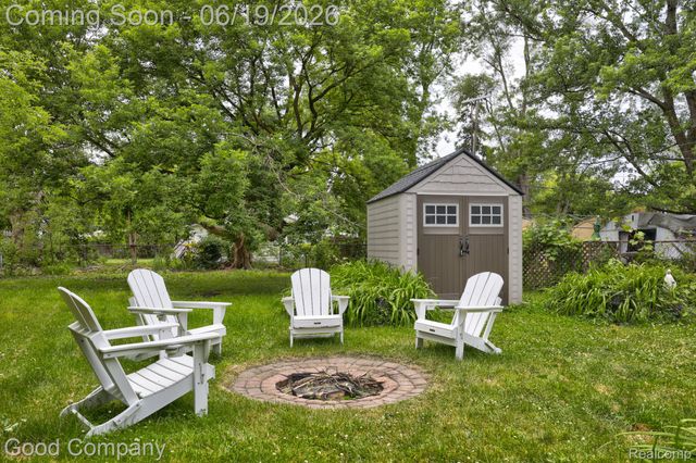 1812 E Meyers Avenue, Hazel Park, MI 48030