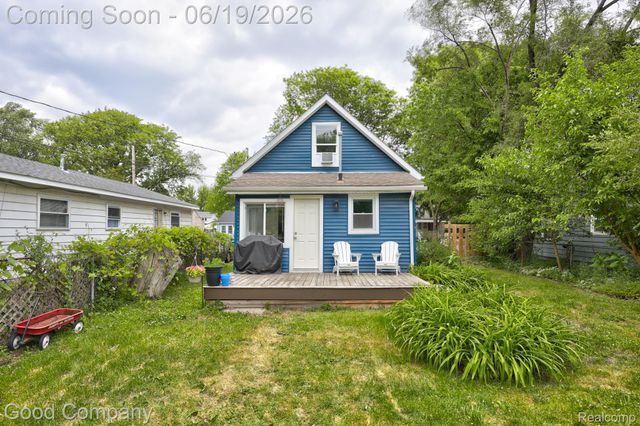 1812 E Meyers Avenue, Hazel Park, MI 48030