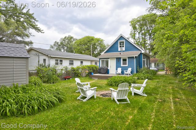 1812 E Meyers Avenue, Hazel Park, MI 48030