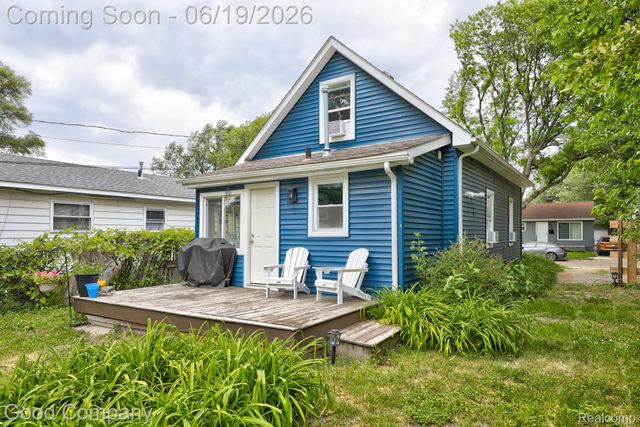 1812 E Meyers Avenue, Hazel Park, MI 48030
