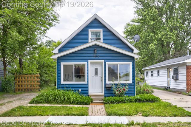 1812 E Meyers Avenue, Hazel Park, MI 48030
