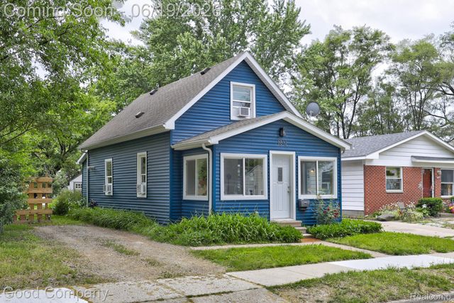 1812 E Meyers Avenue, Hazel Park, MI 48030