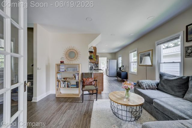 1812 E Meyers Avenue, Hazel Park, MI 48030