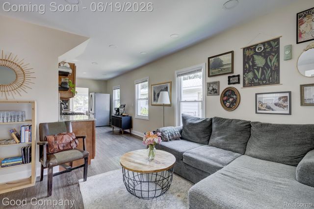 1812 E Meyers Avenue, Hazel Park, MI 48030