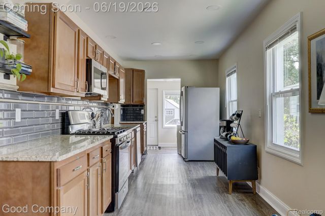 1812 E Meyers Avenue, Hazel Park, MI 48030