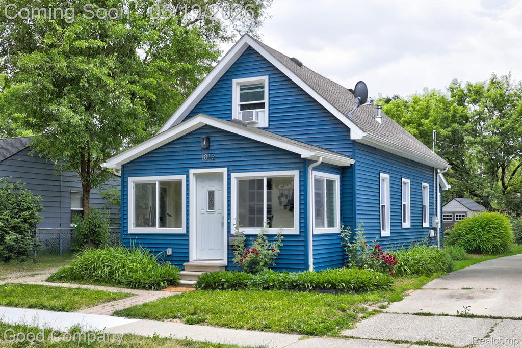 1812 E Meyers Avenue, Hazel Park, MI 48030