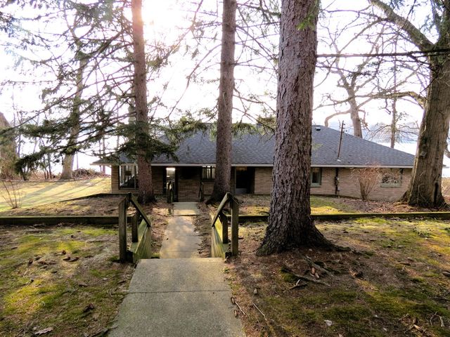 890 White Lake Road, Pleasant Lake, MI 49272