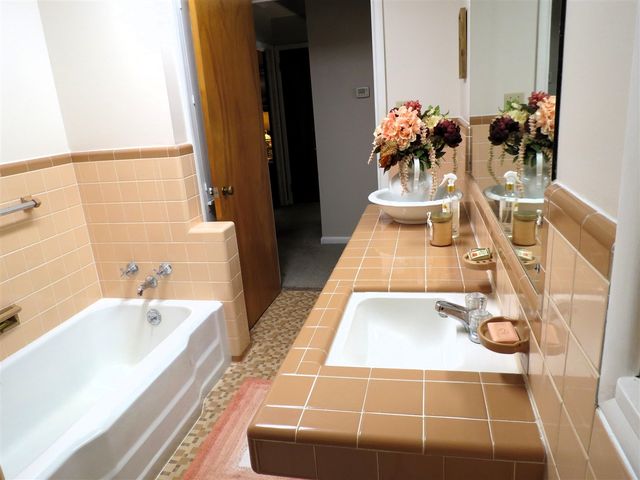 890 White Lake Road, Pleasant Lake, MI 49272