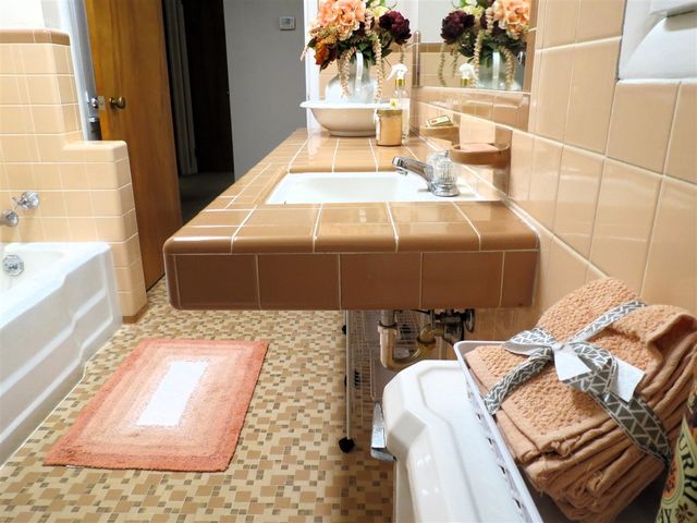 890 White Lake Road, Pleasant Lake, MI 49272