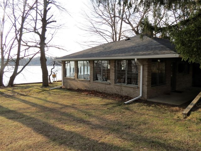 890 White Lake Road, Pleasant Lake, MI 49272
