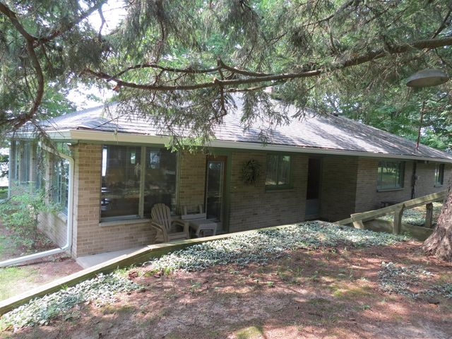 890 White Lake Road, Pleasant Lake, MI 49272