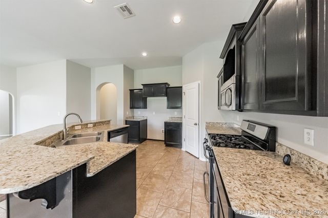 17409 E 44th Street S, Tulsa, OK 74134