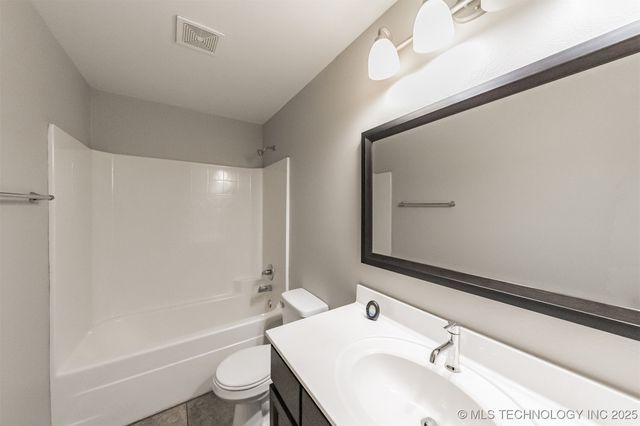 17409 E 44th Street S, Tulsa, OK 74134