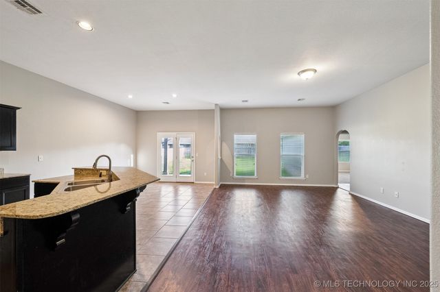 17409 E 44th Street S, Tulsa, OK 74134