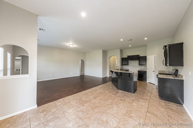 17409 E 44th Street S, Tulsa, OK 74134