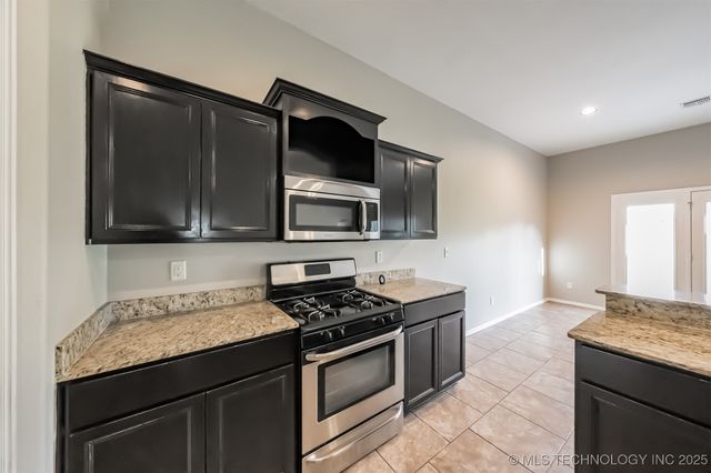 17409 E 44th Street S, Tulsa, OK 74134