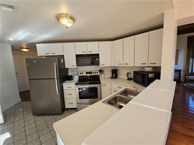364 BELLEVUE Avenue W-201-S, Newport, RI 02840