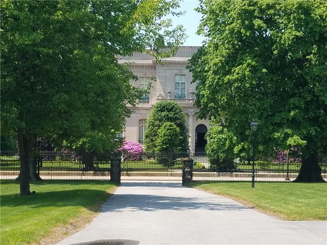 364 BELLEVUE Avenue W-201-S, Newport, RI 02840