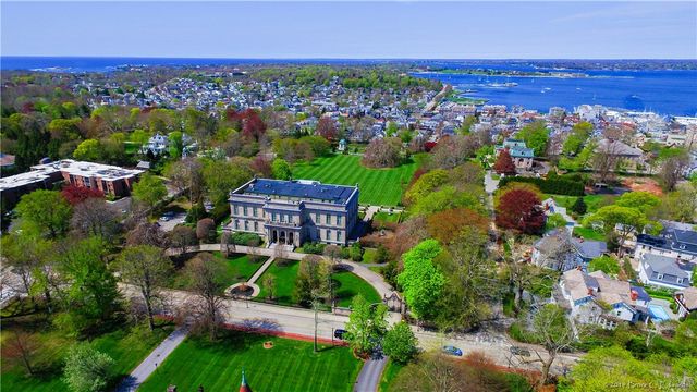 364 BELLEVUE Avenue W-201-S, Newport, RI 02840