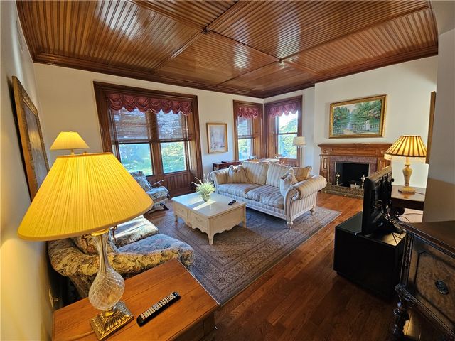 364 BELLEVUE Avenue W-201-S, Newport, RI 02840
