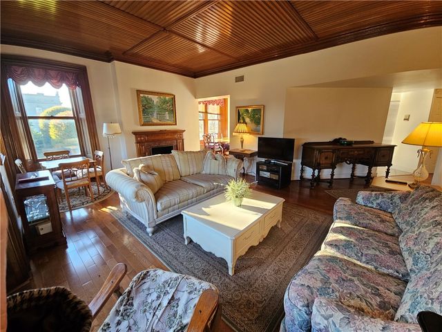 364 BELLEVUE Avenue W-201-S, Newport, RI 02840