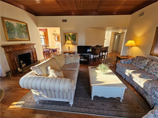 364 BELLEVUE Avenue W-201-S, Newport, RI 02840
