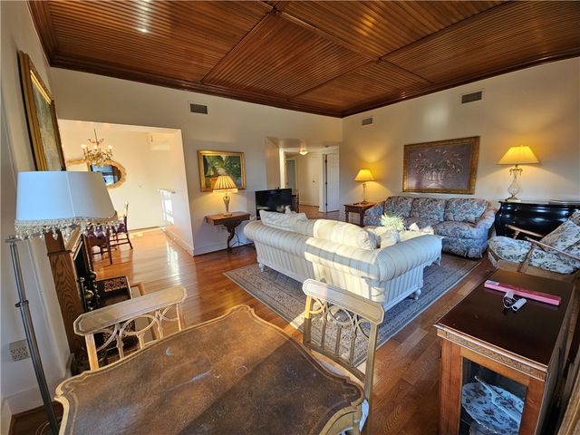 364 BELLEVUE Avenue W-201-S, Newport, RI 02840