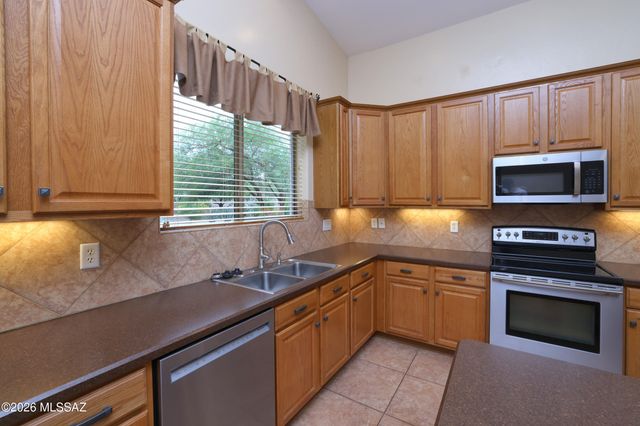 679 W Aspenwood Street, Green Valley, AZ 85614