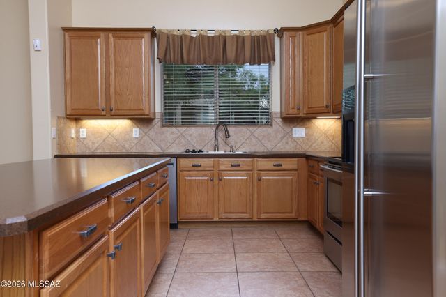 679 W Aspenwood Street, Green Valley, AZ 85614