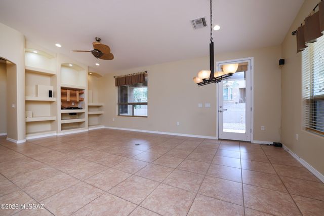 679 W Aspenwood Street, Green Valley, AZ 85614