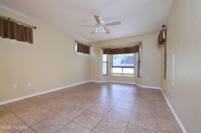 679 W Aspenwood Street, Green Valley, AZ 85614