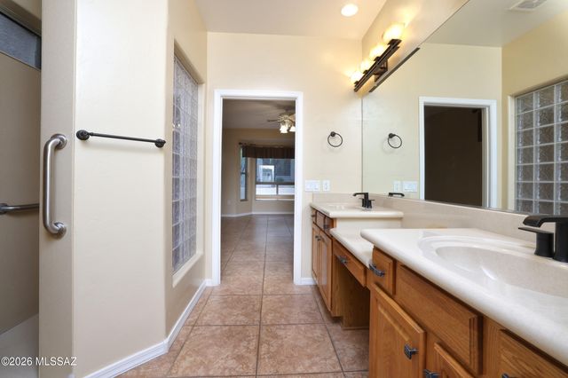 679 W Aspenwood Street, Green Valley, AZ 85614