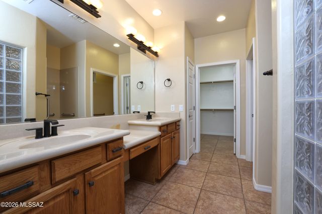 679 W Aspenwood Street, Green Valley, AZ 85614
