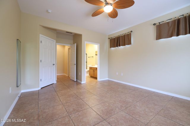679 W Aspenwood Street, Green Valley, AZ 85614