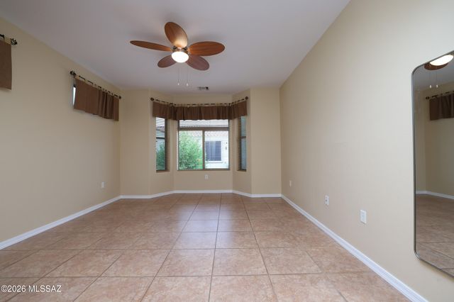 679 W Aspenwood Street, Green Valley, AZ 85614