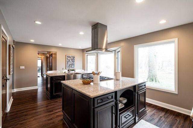 2000 W Woodbury LANE, Glendale, WI 53209