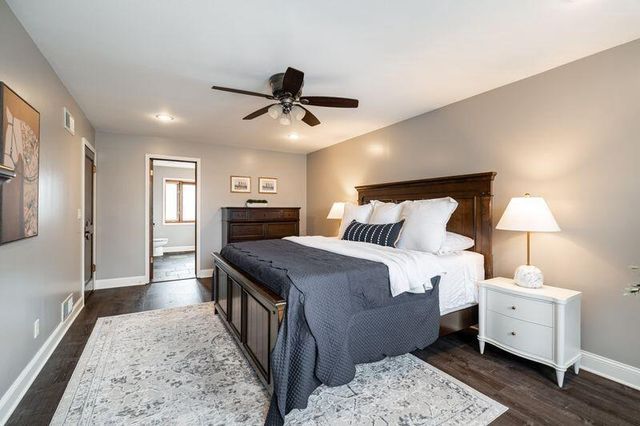 2000 W Woodbury LANE, Glendale, WI 53209