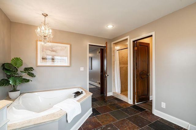 2000 W Woodbury LANE, Glendale, WI 53209