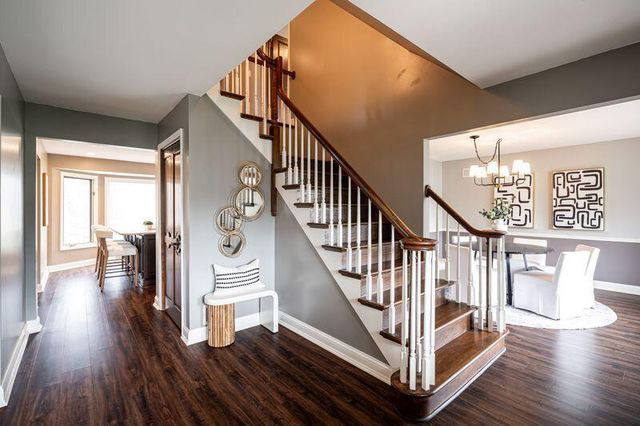 2000 W Woodbury LANE, Glendale, WI 53209