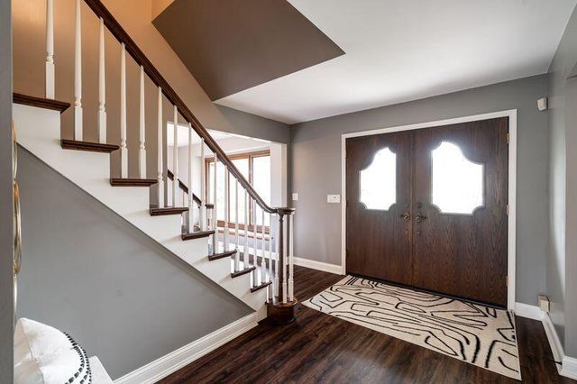 2000 W Woodbury LANE, Glendale, WI 53209
