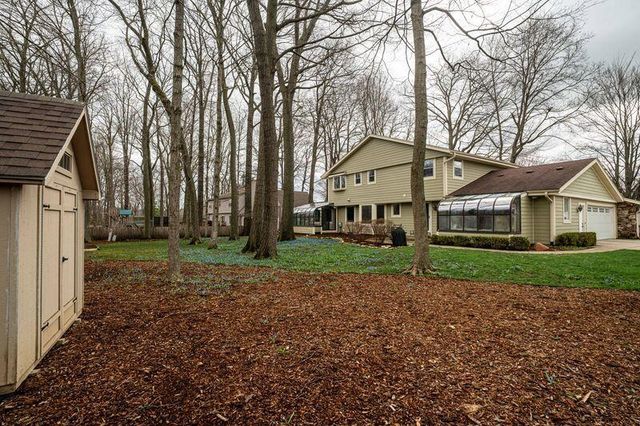 2000 W Woodbury LANE, Glendale, WI 53209