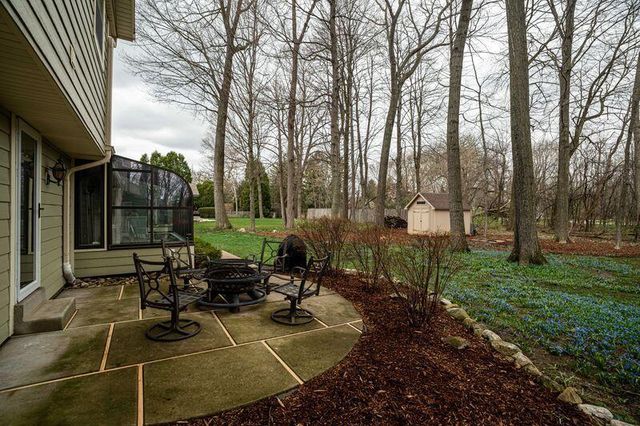 2000 W Woodbury LANE, Glendale, WI 53209