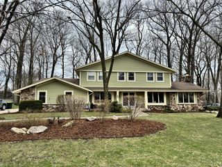 2000 W Woodbury LANE, Glendale, WI 53209