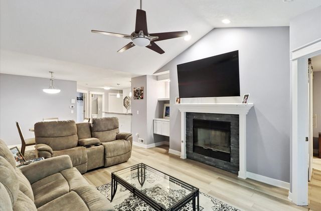 8106 Dellwood Drive, Urbandale, IA 50322