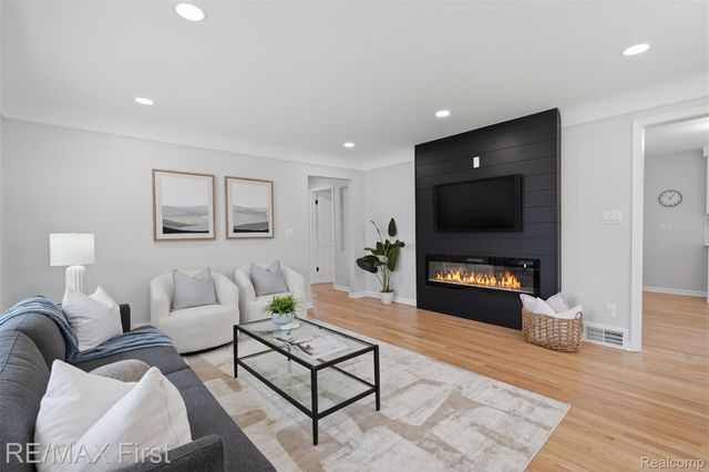 26419 Princeton Street, St. Clair Shores, MI 48081