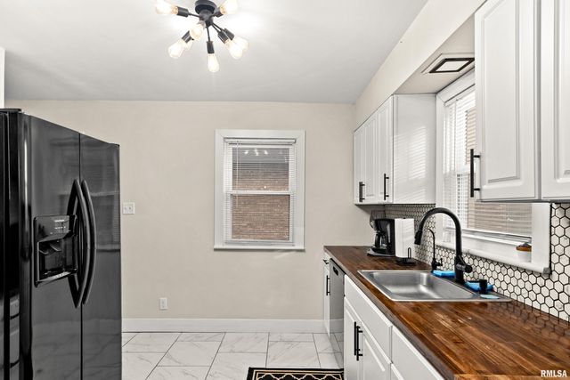 1226 E HINES Avenue, Peoria Heights, IL 61616