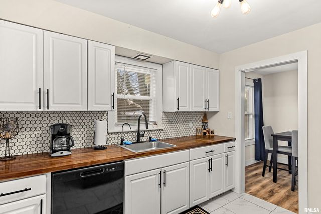 1226 E HINES Avenue, Peoria Heights, IL 61616