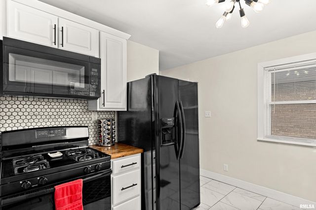 1226 E HINES Avenue, Peoria Heights, IL 61616