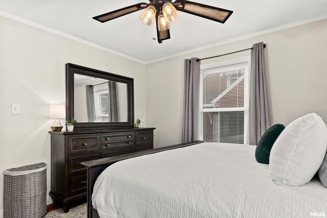 1226 E HINES Avenue, Peoria Heights, IL 61616