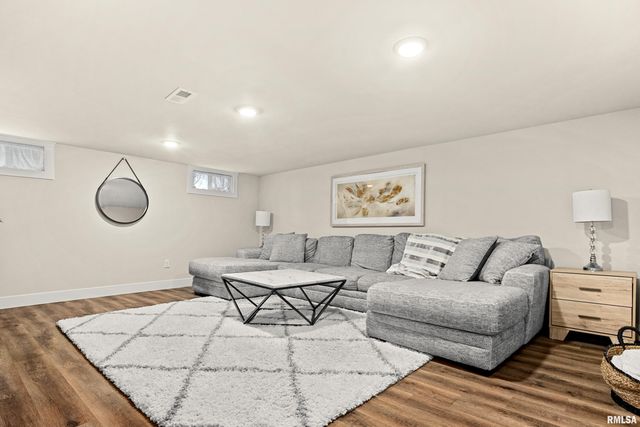 1226 E HINES Avenue, Peoria Heights, IL 61616